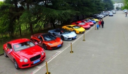 Dàn siêu xe xuất hiện trong đám cưới khủng 2.000 khách