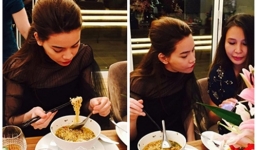 Kiếm tiền tỷ, Hồ Ngọc Hà vẫn giản dị ăn mì tôm khi đi dự tiệc