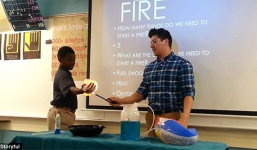 Clip: Thầy giáo 'đốt tay' học sinh làm thí nghiệm gây sốt cộng đồng mạng