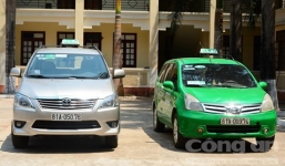 Thuê 3 taxi chở 20 thanh niên cầm hung khí hành hung chủ nhà