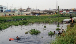 Nhảy xuống kênh mất tích sau đám tang của bạn