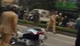 Tài xế luồn lách, đâm đổ xe chuyên dụng của cảnh sát để tẩu thoát