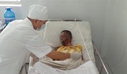 Bị thiêu do đốt rơm, cụ bà nguy kịch