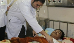 Đi làm đồng, hai người đàn ông bị trâu húc nguy kịch