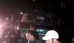 Gây tai nạn, tài xế bỏ trốn để lại 3 cháu nhỏ trên cabin