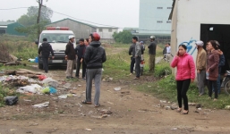 Thi thể người đàn ông dưới cống nước cạnh chiếc xe máy