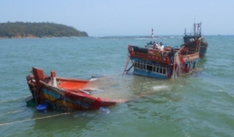 Bị tàu nước ngoài đâm chìm tàu, 7 ngư dân trôi dạt trên biển