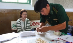 4 đối tượng vận chuyển gần 50kg vàng qua biên giới