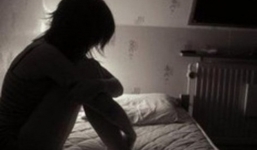 Dừng xe vì hết xăng, cô gái bị 2 'yêu râu xanh' hãm hại