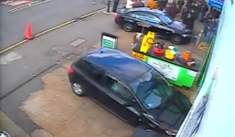 Đỗ xe sai còn hành hung phụ nữ