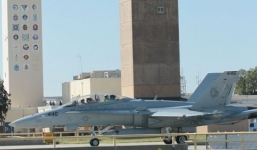 Ô tô đâm vào chiến đấu cơ, 2 người thiệt mạng