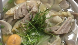 Giật mình bát phở giá 300 nghìn đồng tại Hà Nội