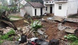 Hà Nội: 'Hố tử thần' xuất hiện, nhiều hộ dân phải sơ tán