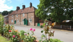 Gia đình rao bán cả ngôi làng với giá 630 tỉ đồng