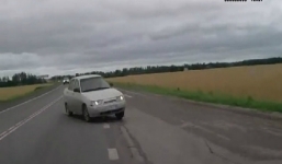 Không xi nhan, xe chuyển làn gây tai nạn trên quốc lộ