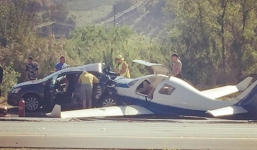 Video: Máy bay lao xuống đường cao tốc, 1 người thiệt mạng