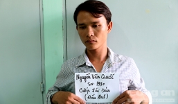 Khống chế đôi nam nữ đang ngồi tâm sự, cướp xe máy