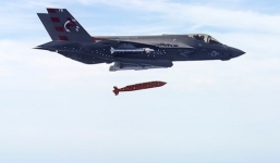 Video: Cận cảnh F-35C Mỹ lần đầu thả bom lượn thông minh