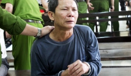 Kẻ sát hại vợ vì đòi ly hôn bật khóc nức nở tại tòa