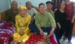 Tiết lộ về cuộc sống của 'cụ ông Giao Chỉ' với bàn chân khổng lồ