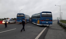 Chặn cao tốc Hà Nội-Hải Phòng để phản đối tăng phí, 2 xe khách bị tạm giữ