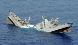 Cận cảnh ngư lôi tàu ngầm phá vỡ đôi tàu chiến Australia