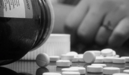 Nữ sinh lớp 8 uống thuốc độc tự tử vì bị bạn nam trêu chọc, sàm sỡ?