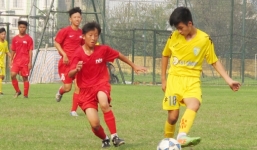 Video: Bóng đá trẻ Việt Nam đang thiếu sân chơi để phát triển