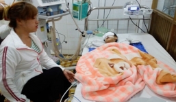 Bé gái 25 tháng tuổi ngã dập não tại nhà trẻ đã tử vong