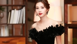 Đặng Thu Thảo khoe vai trần gợi cảm tại sự kiện