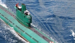 Tàu ngầm Triều Tiên xuất hiện ngoài khơi Hàn Quốc