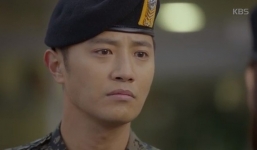 'Hậu duệ mặt trời' bị phạt cảnh cáo vì lời thoại của 'Thượng sĩ Seo'