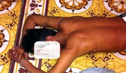 Xông vào đám cưới quậy phá vì không được mời