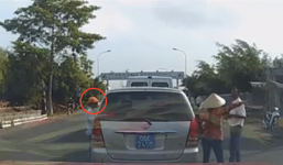 Nghi án nhóm người nước ngoài dàn cảnh, trộm 60 lượng vàng trong ôtô