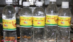 Tác hại khi ăn giấm pha từ nước lã và axit