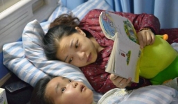 Bé 7 tuổi bị u não hiến thận cứu mẹ trước khi chết