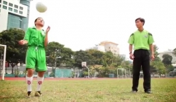 Video dạy bóng đá cơ bản (phần 6): Kĩ thuật đỡ bóng bằng ngực