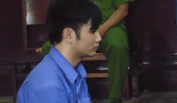 Siết cổ người yêu vì bị nhắc lại chuyện cũ