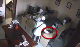 Video: Tên trộm “dọn” sạch laptop một văn phòng giữa ban ngày