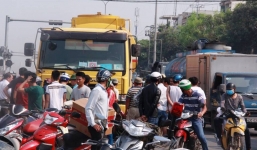 Xe bồn cán nát chân 1 phụ nữ ở ngã tư 'tử thần' Đà Nẵng