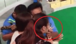 Video: Trăn 'khủng' tấn công cô gái trẻ ở Thái Lan