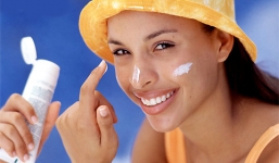 Chăm sóc da khỏe mạnh ngày nắng nóng