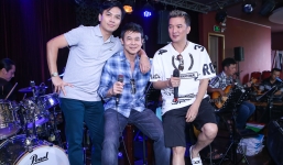 Danh ca Thái Châu cười tít mắt bên Đàm Vĩnh Hưng