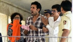 Bạn trai sao 'Cô dâu 8 tuổi' sẽ bị bắt khi xuất viện với 4 tội danh