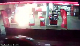 Người đàn ông tự thiêu ở trạm xăng