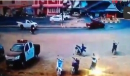 Video: Khoảnh khắc bom phát nổ khiến cảnh sát và bé 4 tuổi thiệt mạng