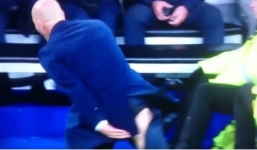 Quá phấn khích, HLV Zidane ăn mừng rách cả quần