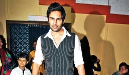 Bạn trai sao 'Cô dâu 8 tuổi' được bảo lãnh đến ngày 18/4