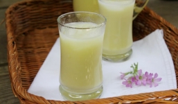 Cách làm sữa đậu xanh lá nếp thơm mát