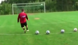 Video dạy bóng đá cơ bản (phần 9): Kỹ thuật sút bóng cầu vồng